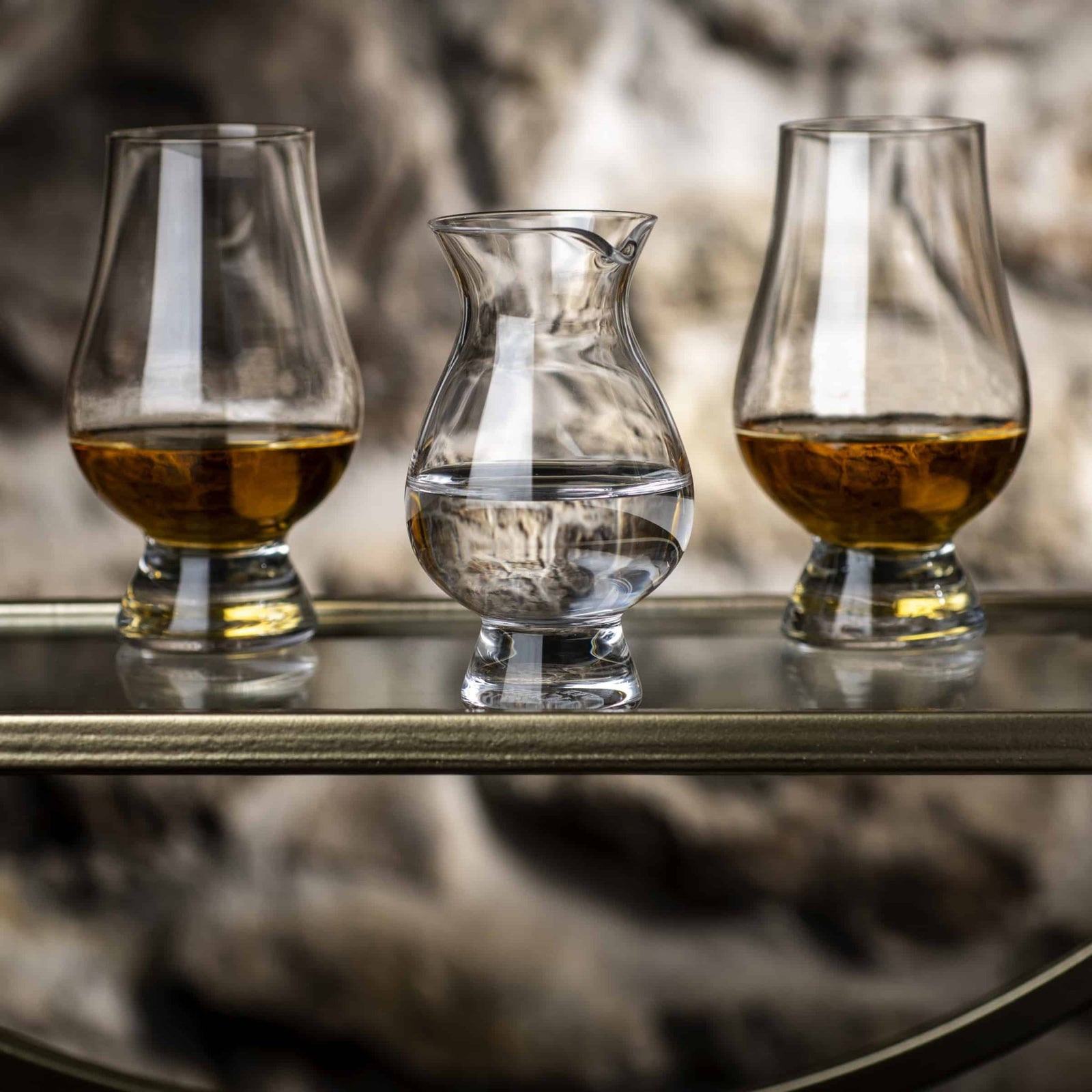 The Art of Pouring Whisky: Tips for the Perfect Serve - Mood4whisky
