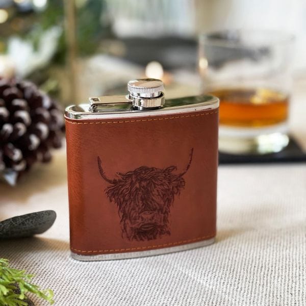 Selbrae House – Hip Flask – Leather – Highland Cow Design - Mood4whisky