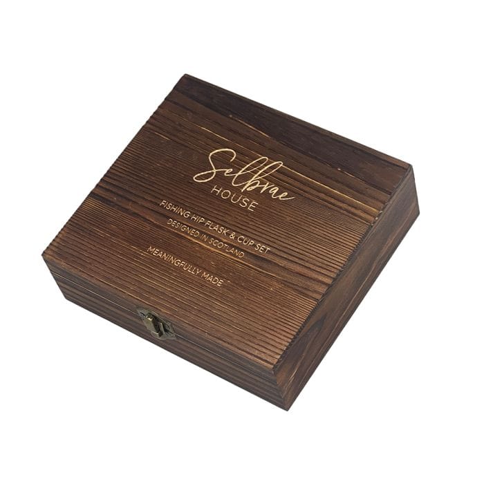 Selbrae House – Hip Flask Set – Metal Engraved – Fishing Theme - Mood4whisky