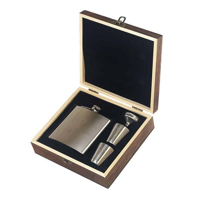 Selbrae House – Hip Flask Set – Metal Engraved – Golf Design - Mood4whisky