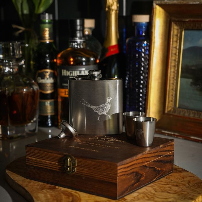 Selbrae House – Hip Flask Set – Metal Engraved – Pheasant Design - Mood4whisky