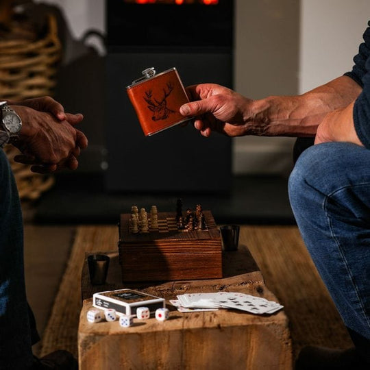 Stag – Hip Flask Game Set – Leather and Steel – Engraved Lid - Mood4whisky