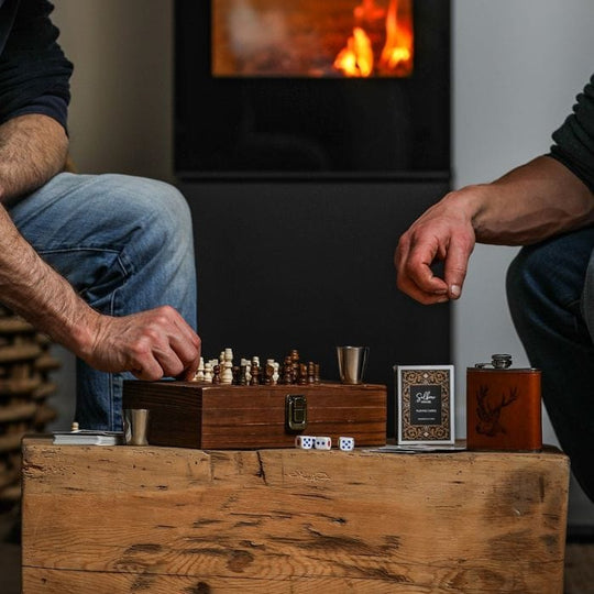 Stag – Hip Flask Game Set – Leather and Steel – Engraved Lid - Mood4whisky